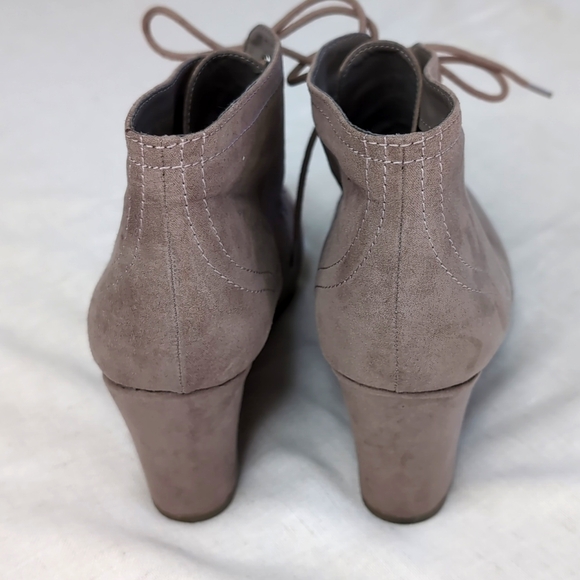 Women’s Lace Up Wedge Booties by Arizona, Taupe - Size 9.5 Lightly used - Picture 5 of 10